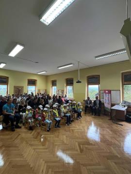 4864724384861559D1CD-7142-4E20-B9E7-A3972BB9DD6D