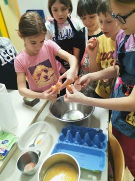 received_1416116915796570